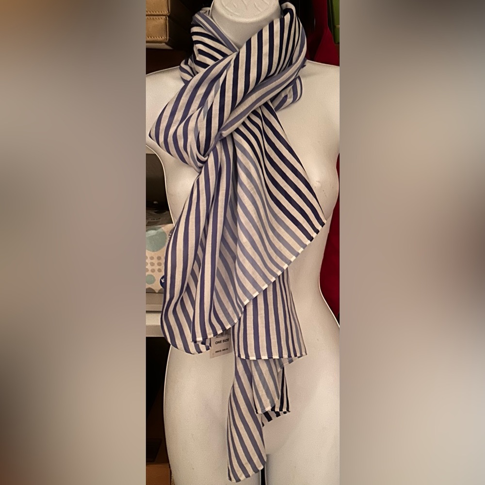 Vineyard vines scarf